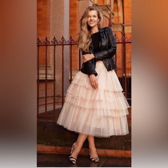 Elegant Cream Layered Skirt - Picture 1 of 6